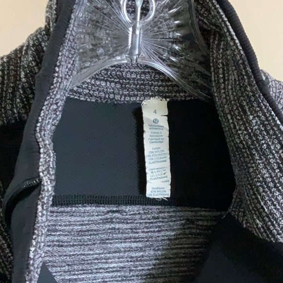 Lululemon Base Runner Half Zip, Size 4 - Picture 8 of 9